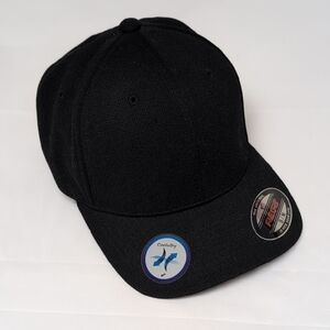 Yupoong Black Flexfit Cool & Dry Cap, Size S/M, New
